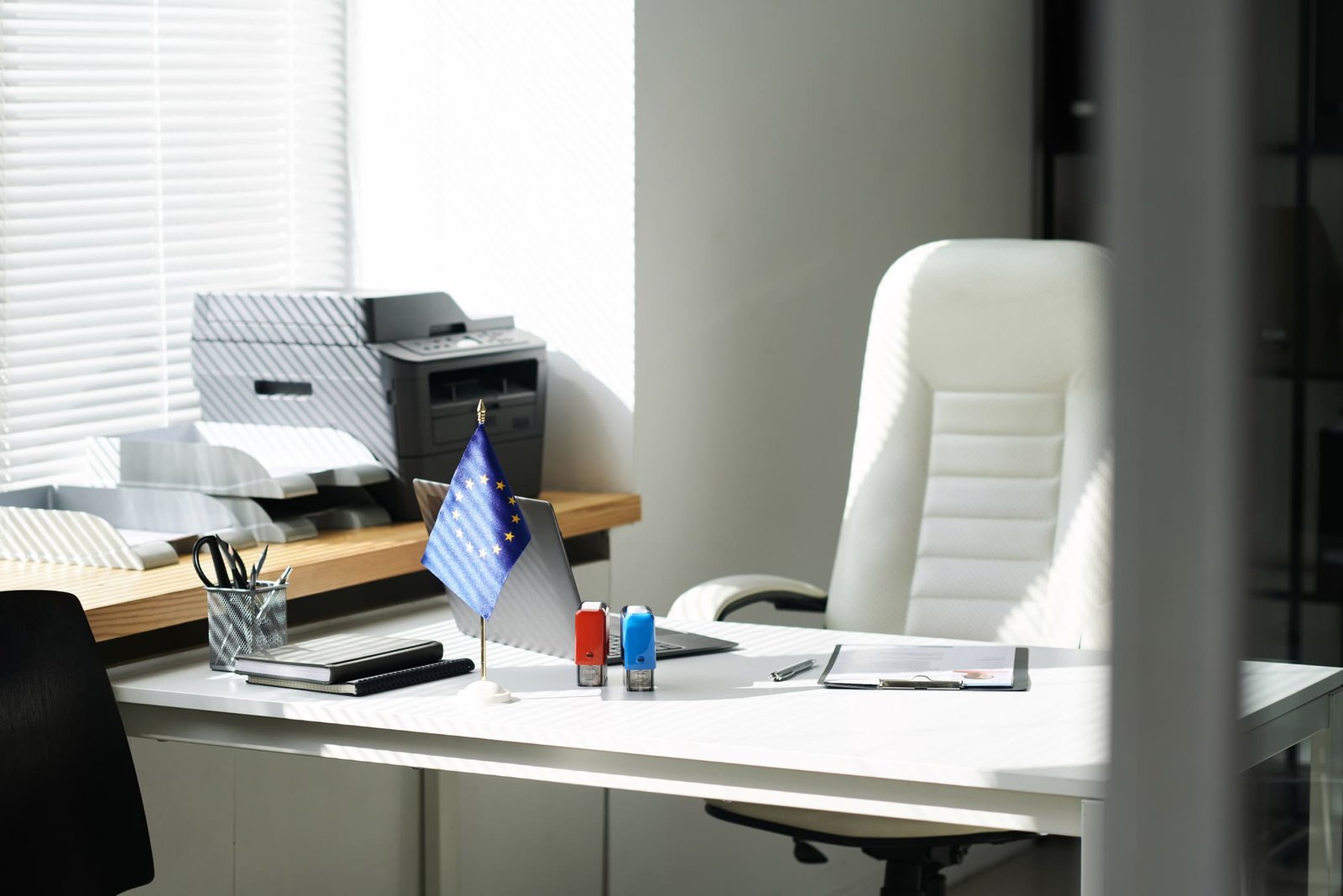 Gestión administrativa — oficina y formularios públicos